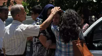 Ağabeye Gözü Yaşlı Veda