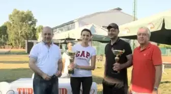 Veteran Tenisçiler Kupalarını Aldı