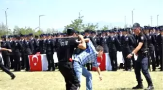 Mezuniyet Töreninde, Polisin Karşılaştığı Olaylar Canlandırıldı