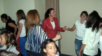 Protokol Eşleri Karne Sevincini Paylaştı