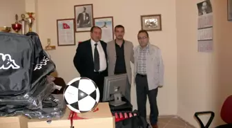 Anadolu Spor Akademisi Genel Koordinatörü Özcan Şimşek'ten Ardahan Spor'a Malzeme Desteği