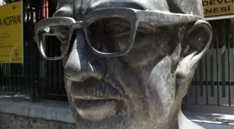 İki Kez Çalınan Büst Üçüncü Kez Kaidesinde