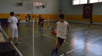 12 Dev Adam Basketbol Okulu Çalışmalarını Sürdürüyor