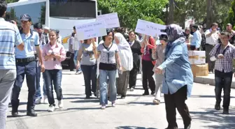 Adliyenin Kapanmasına 'Yumurtalı' Protesto