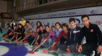 Çocuklar Spor Yapıyor Anneleri Kur'an Okuyor