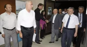 İnançer'in Konferansı Karamanlıları Mest Etti