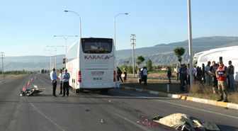 Yolcu Otobüsü Motosikletle Çarpıştı: 1 Ölü
