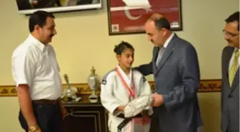 Başarılı Sporcudan Ziyaret