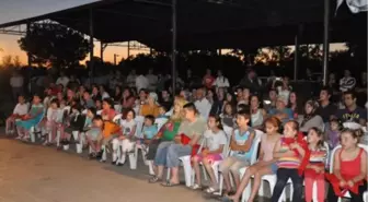 Tır Tiyatrosu'na Vatandaşlar Büyük İlgi Gösterdi