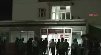 Polis Aracı Devrildi: 4 Polis Yaralı