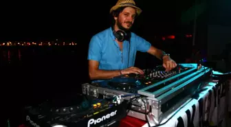 İzmir'de Dj Burak Yeter Eğlencesi