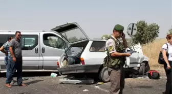 Mardin'de Otomobille Minibüs Çarpıştı: 3 Ölü, 3 Yaralı