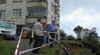 Rize'nin Pazar İlçesinde Toprak Kayması