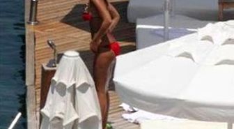Zeynep Sever Plajın Gözdesi Oldu
