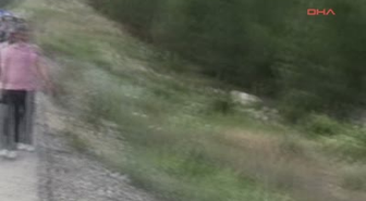 Karabük Otomobil Şarampole Yuvarlandı