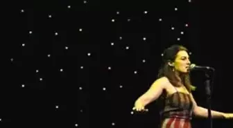 Monica Molina Bursa Konserinde, İspanya Galibiyetiyle Coştu