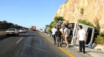 Otel Servisi Kaza Yaptı: 13 Yaralı