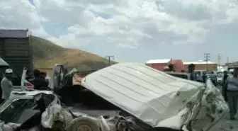 Bitlis'te Trafik Kazası: 1 Ölü 4 Yaralı