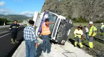 Çorum'da Asfalt Yüklü Kamyon Devrildi: 1 Ölü