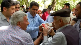 AK Parti 5 Bin Adet Kandil Simidi Dağıttı