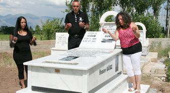 Mezar Taşına Ölüm Sebebi Yazıldı