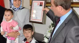 Şehit Ailesine Ev ve Para Yardımı Yapıldı