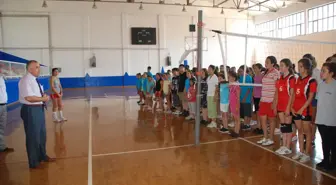 Kaymakam Damatlar, Voleybol Yaz Okulunu Ziyaret Etti