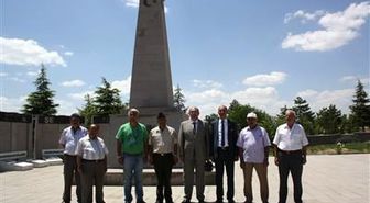 Şehit Özyörük'ün Kabrine Ziyaret