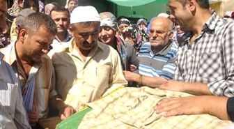 Minik Tabuta Çok Sevdiği Gömleği Sarıldı