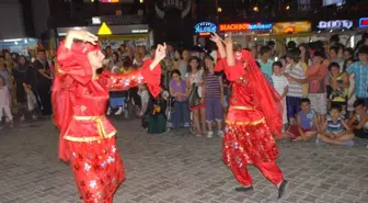 Azeri Raks Grubu Fethiye Sokaklarını Şenlendirdi
