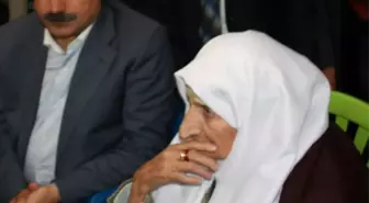 Bakan Faruk Çelik, Berfo Ana'yı Ziyaret Etti