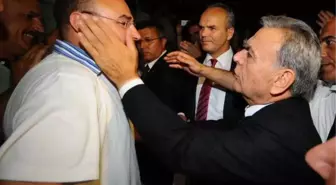 İzmir'de Özgürlüğün İlk Gününde Genç'e Destek