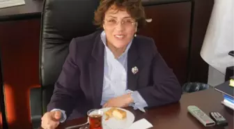 Kedisi Ablasını Bekliyor