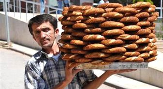 Yüksek Sesle Bağırıp Simit Satması Pahalıya Mal Oldu