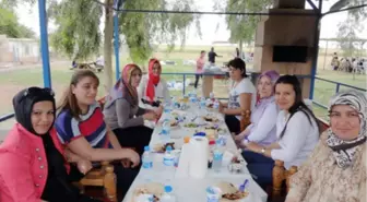 Kaymakam Eşi Ayşe Yırık Yurtta Kalan Kız Öğrencilere Piknikte Buluştu