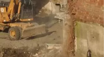 Başbakan Talimat Verdi, Dozerler Yıkıyor