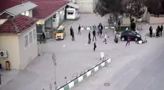 Cezaevi Önünde Polis Yaralayıp Annesini Kaçırdığı İçin 7 Yıl Hapis Cezasına Çarptırılan Çocuğa...