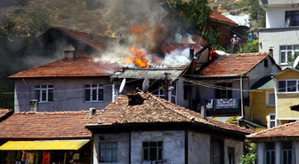 12 Yaşındaki Çocuk, Babası ve Dedesinin Evini Yaktı
