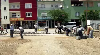 Sokak Yolları Kilitli Taşla Döşeniyor