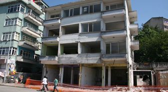 Tahliye Kararı Alınan Bina 106 Gündür Yıkılmayı Bekliyor
