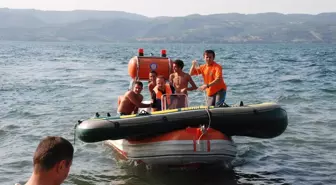 Sapanca Gölü'nde Mahsur Kalan 3 Genç Kurtarıldı
