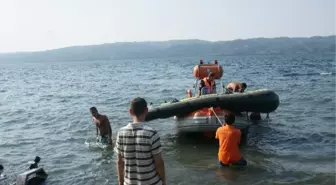 Sapanca Gölünü Botla Geçmek İsterken Mahsur Kaldılar