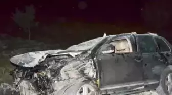 Ters Yöne Giren Hafif Ticari Araç Ciple Çarpıştı: 3 Ölü, 5 Yaralı