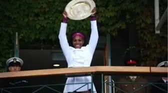 Wimbledon'da Serena'nın Bileği Bükülmüyor