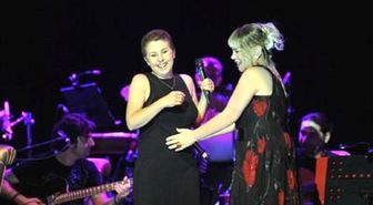 Sezen Aksu Sevenleriyle Buluştu