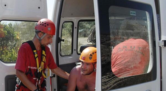 20 Metre Yüksekliğindeki Kayalıklara Çıktı,
