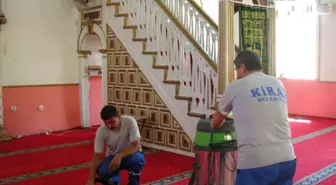 Kiraz'da Camiler Bayrama Hazırlanıyor