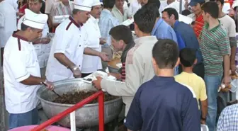 '210 Bin Kişiye Yemek ve Ekmek Dağıtacağız'