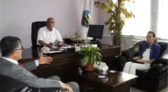 Hakkari Üniversitesi'nden Yüksekova Belediye Başkanı Bora'ya Plaket