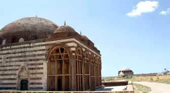 Tarihi Camiler Onarılmayı Bekliyor